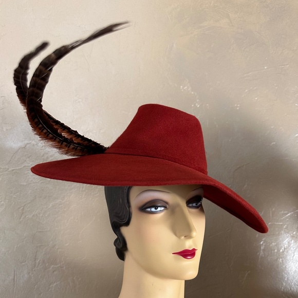 AMAZING 1940s'PUMPKINCOLOR FELT WIDE BRIM HAT WITH LARGE PHEASANT FEATHERS